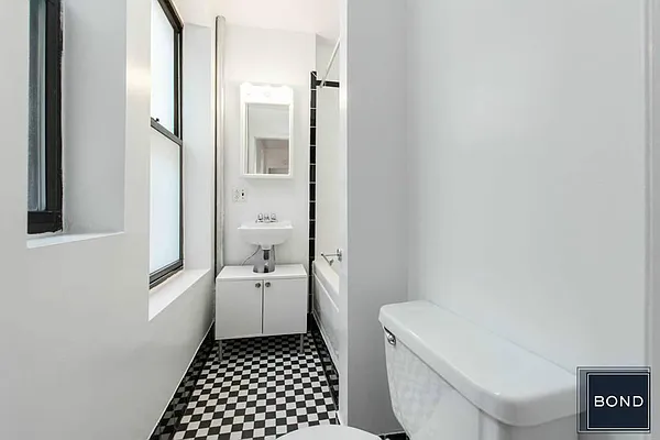 Rented by Bond New York | media 5
