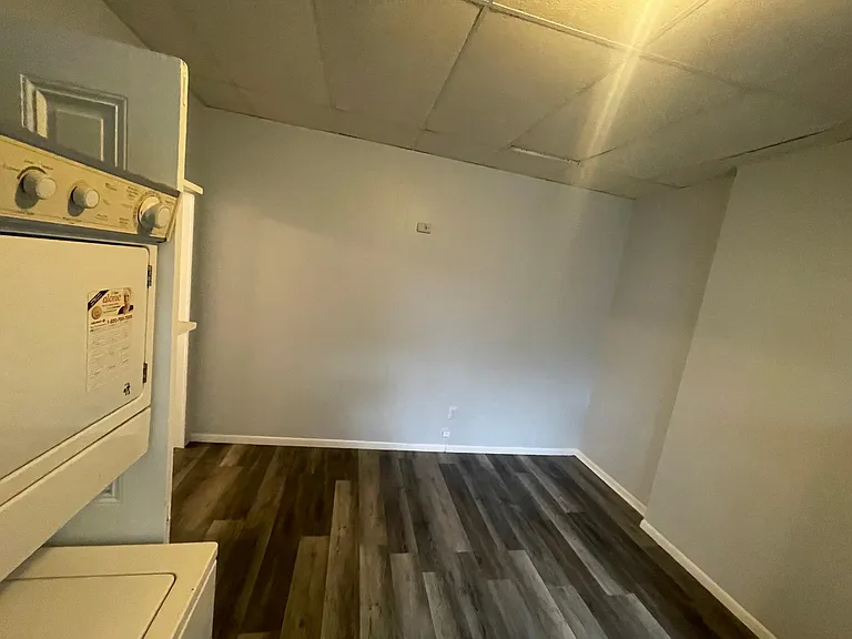 50 N Giles St #4 — Photo 5