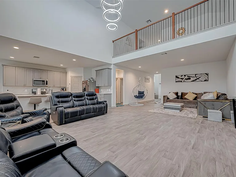 6850 Amber Cliff Ln — Photo 10
