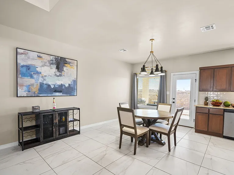 560 Logwood Ave — Photo 4