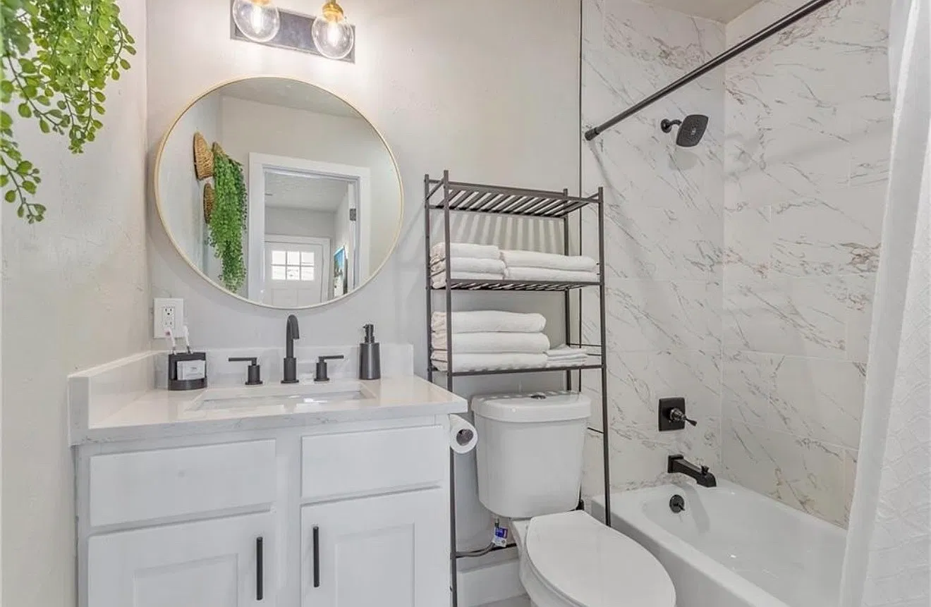 3111 N Shartel Ave — Photo 3