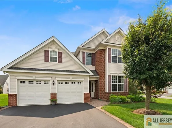 19 Dunwell Dr, Kendall Park, NJ 08824