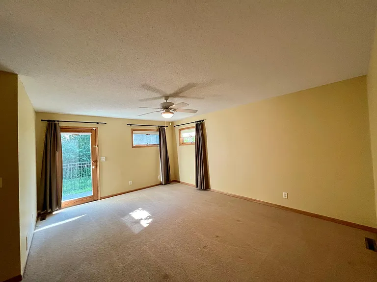1701 Pheasant Run — Photo 12