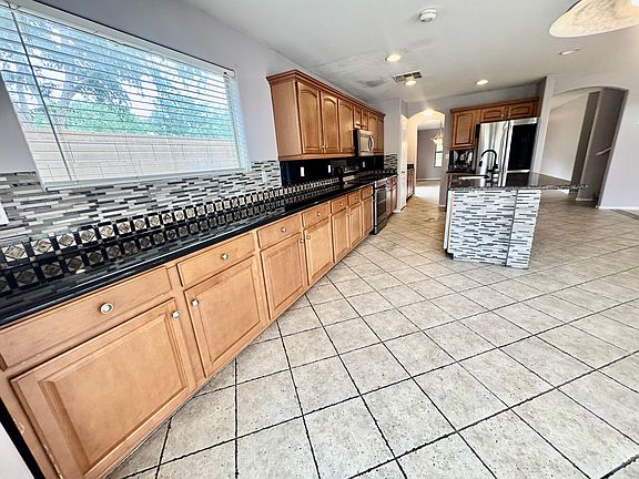 5th image of 10502 W Edgemont Dr