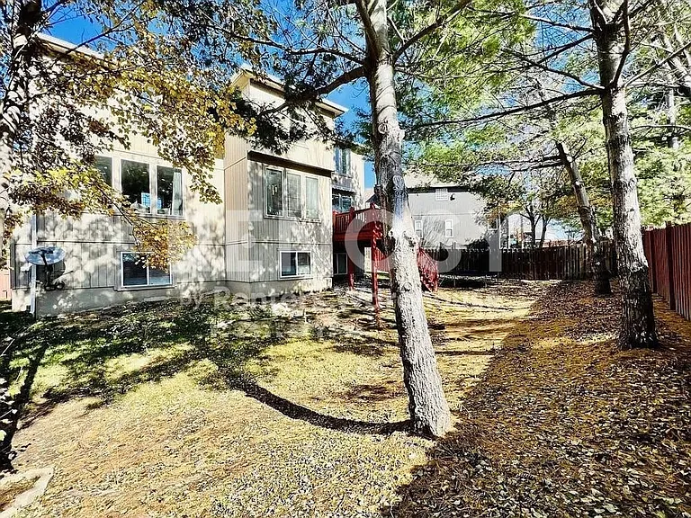 15861 Linden St — Photo 36