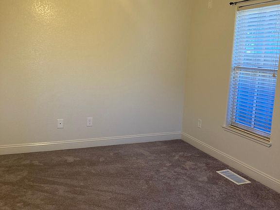 5th image of 203 N Autumn St