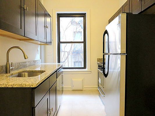 1st image of 901 Washington Ave #450