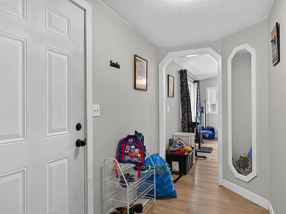 5th image of 3136 Lakewood Cres NW