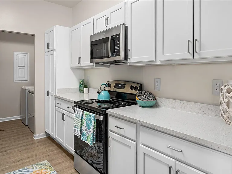 Marley Manor Luxury Apartment Homes — Photo 53