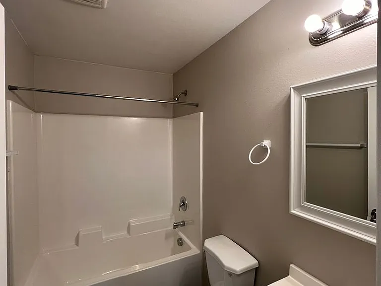 1020 S 1st Ave — Photo 12