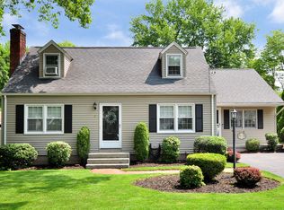 5 Middle Dr, Windsor Locks, CT 06096