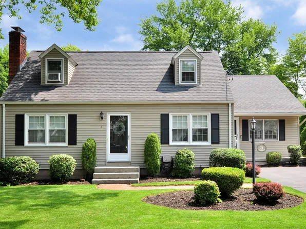 5 Middle Drive, Windsor Locks, CT 06096