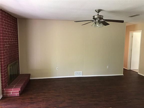 2nd image of 2717 Jasmine Ln