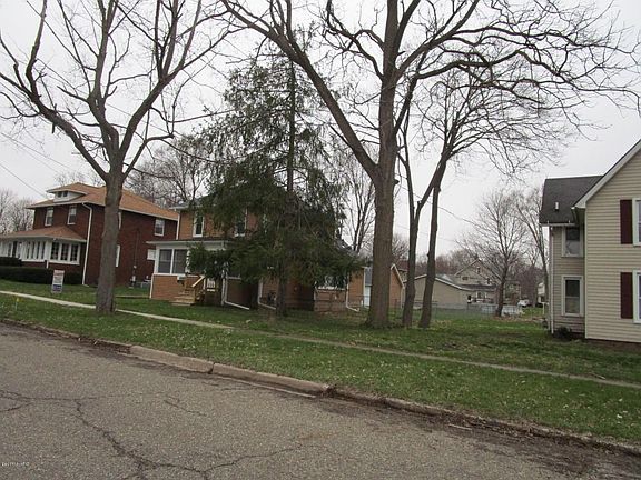 3rd image of 404 Crandall St