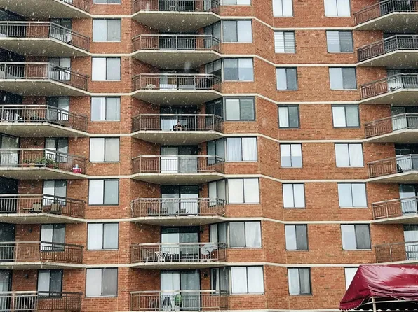 1040 Harmon Cove Tower image 2 of 15