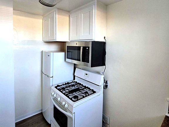 4th image of 601 Middle Rd APT 1