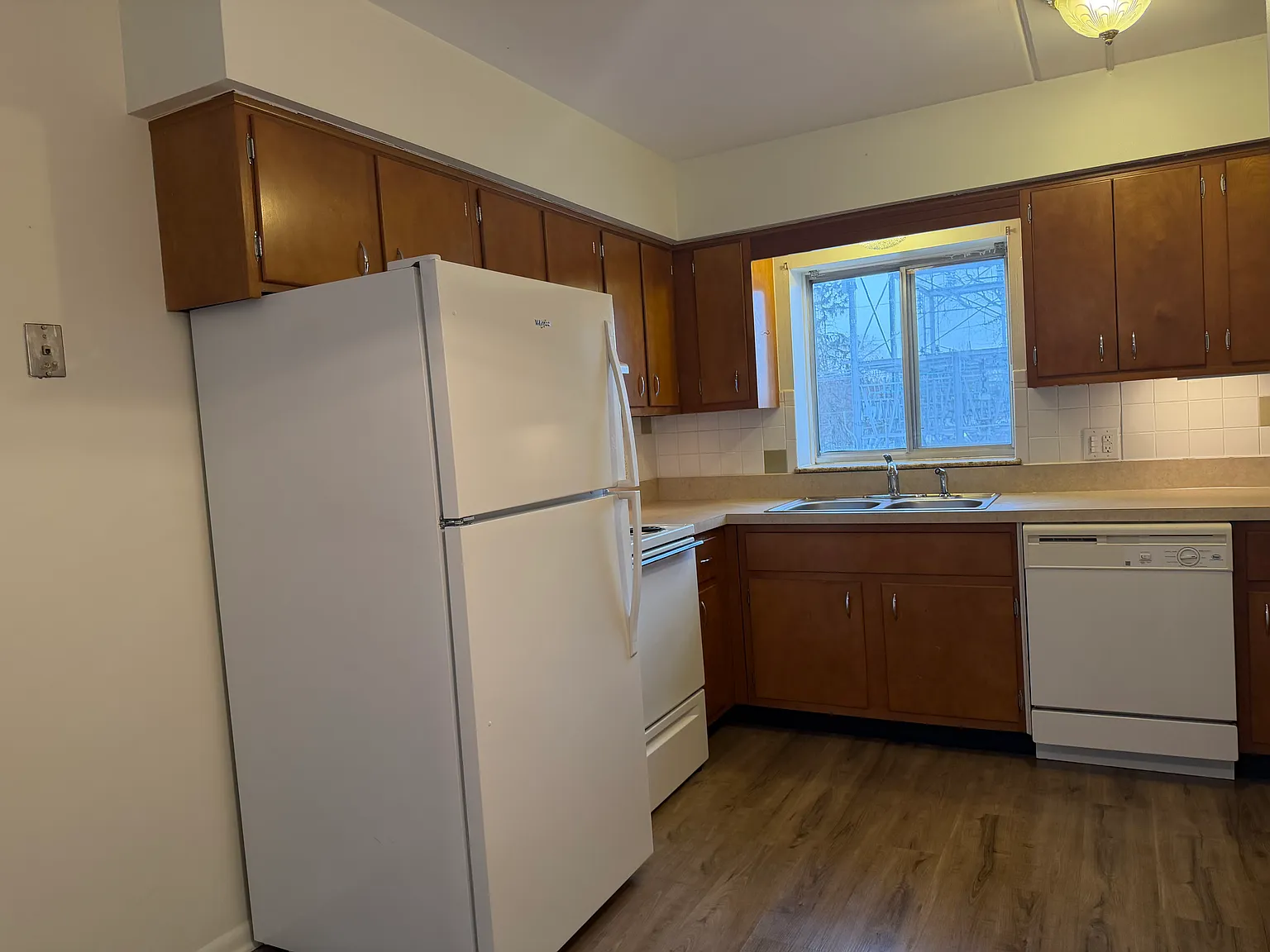 553 Amvale Ave NE — Photo 3