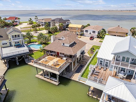3rd image of 1339 Outrigger St