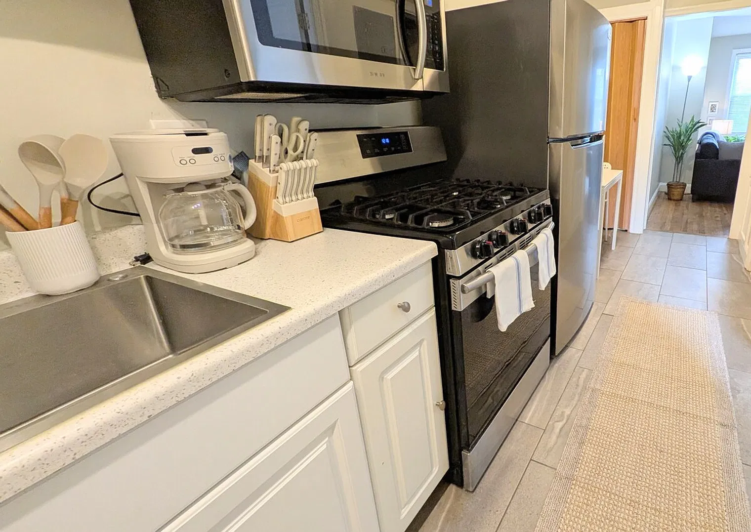 1 bed, 1.0 bath, $2,937 — Photo 4