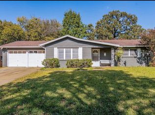 1700 Sagebrush Trl, Euless, TX 76040
