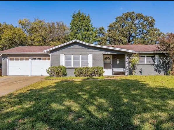 1700 Sagebrush Trl, Euless, TX 76040