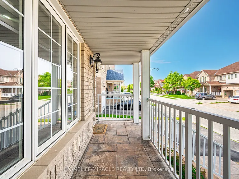41 Beachpoint Blvd #UPPER — Photo 3