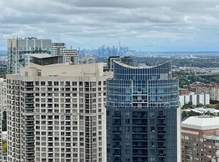 510 Curran Pl #3610, Mississauga, ON L5B 0J8