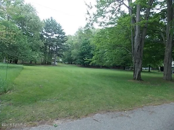 Sheridan St, Montague, MI 49437