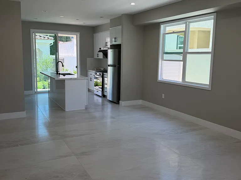 2708 Birch St #2708 — Photo 3