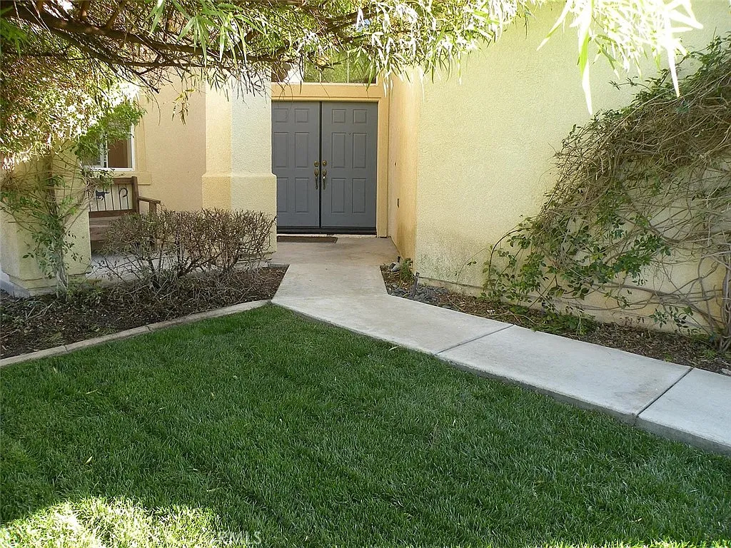 4 bed, 2144 sqft, $3,180 — Photo 2