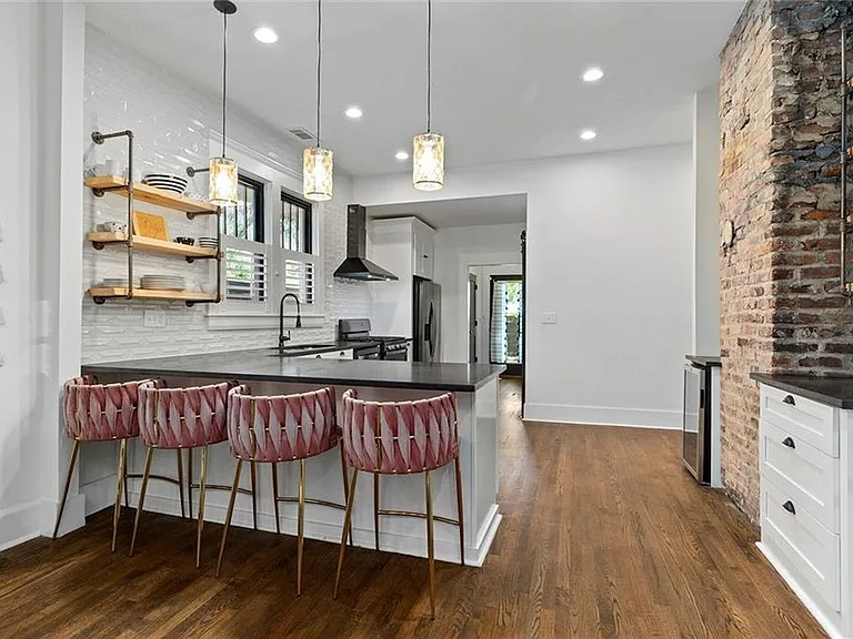 563 Parkway Dr NE — Photo 3