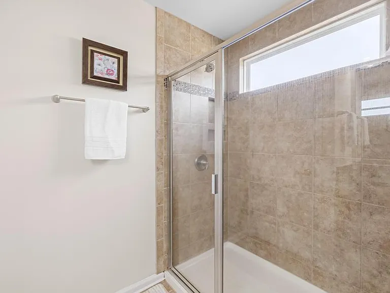 1084 Crescent Moon Dr — Photo 31