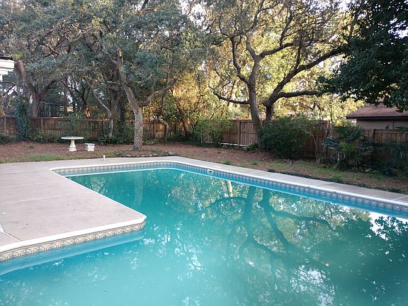 2nd image of 329 Fairpoint Dr
