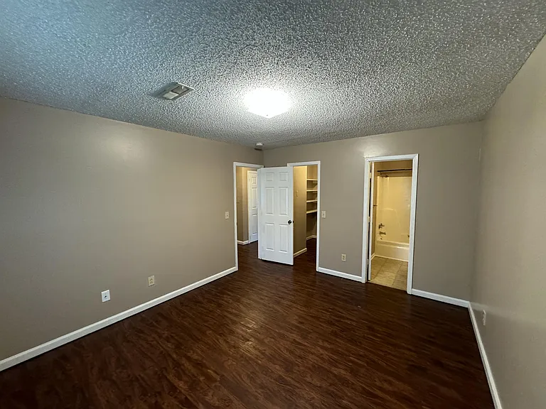 6202 Friar Tuck Dr NW #D — Photo 10