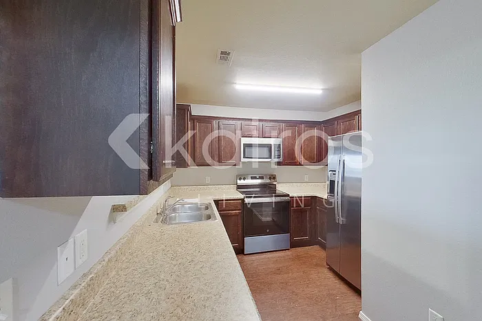 3 bed, 2.0 bath, 1163 sqft, $1,345 — Photo 4
