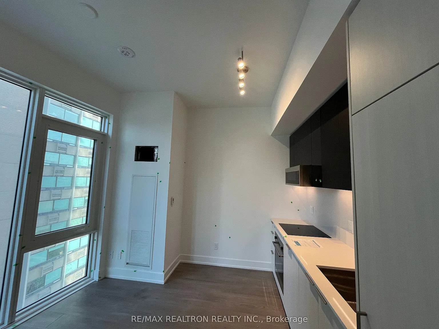 JAC Condos — Photo 3
