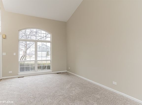 4th image of 352 Lincoln Dr