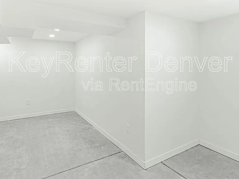421 N Stuart St — Photo 32