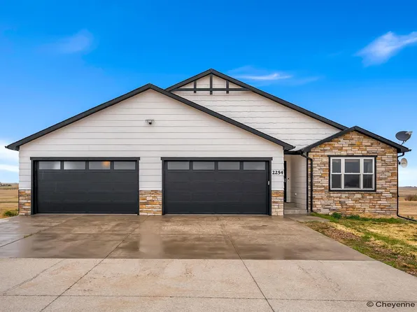 2254 Iriquois Dr, Cheyenne, WY 82009