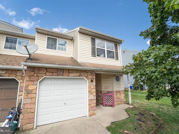 16 Theo Ct, Burlington, NJ 08016