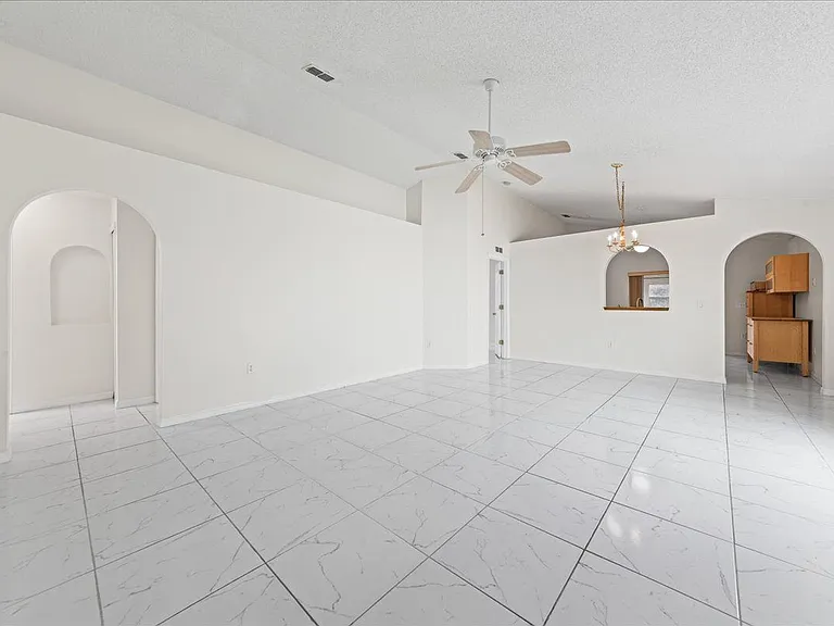 2165 Redwood Cir NE — Photo 3