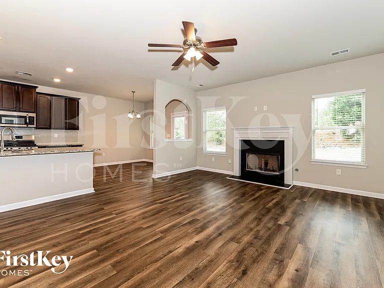 145 Janney Cir — Photo 3