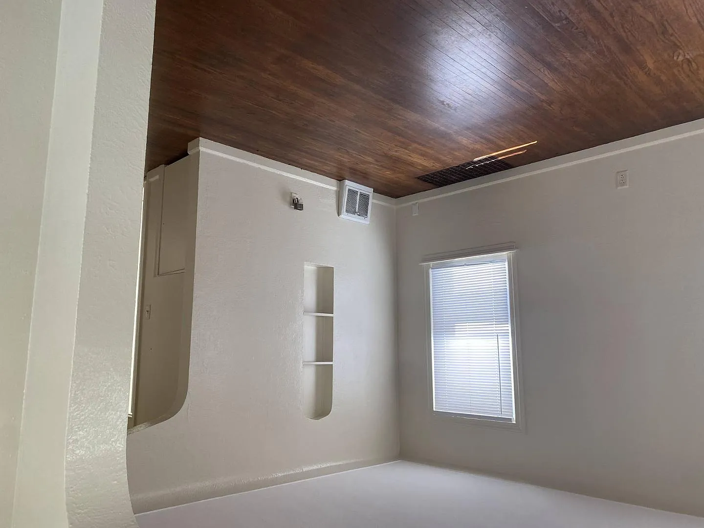 3 bed, 1.0 bath, 1128 sqft, $1,400 — Photo 3