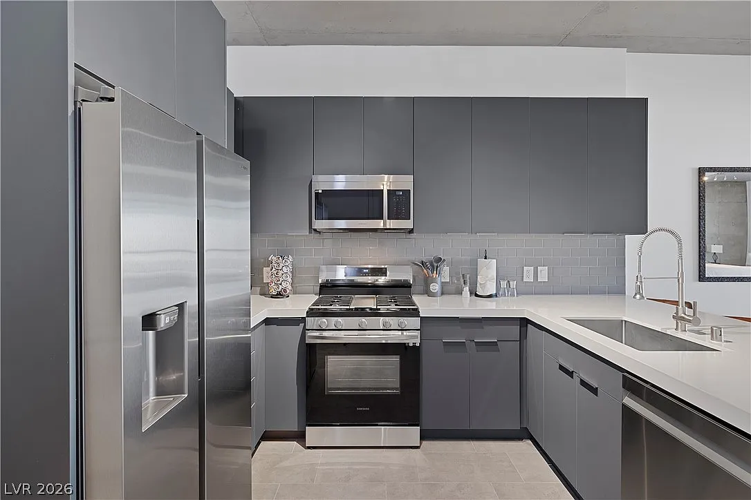 Studio, 1.0 bath, 884 sqft, $1,995 — Photo 3