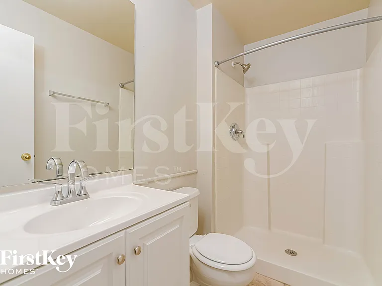 440 Breezeway Dr — Photo 14