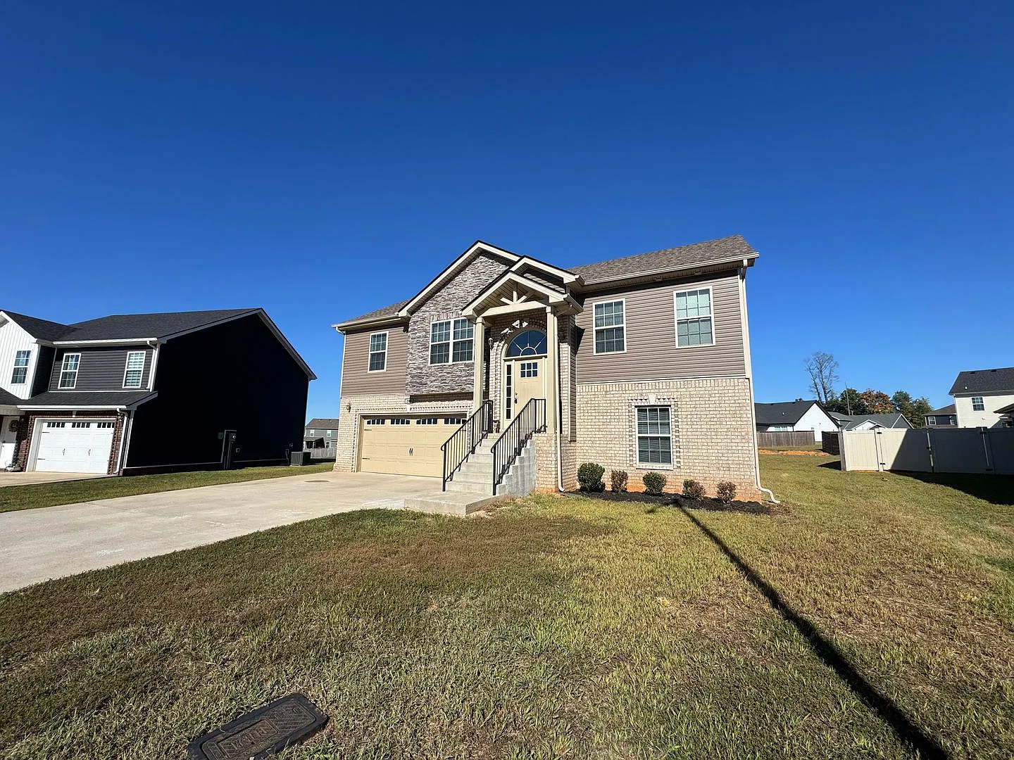 Gorgeous 4 Bedroom Home! — Photo 3