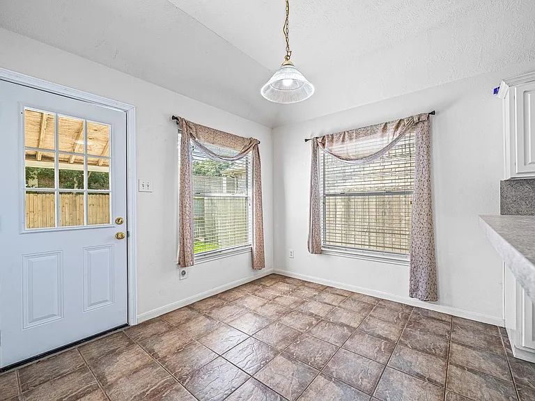 12918 Stratford Mill Ln — Photo 11