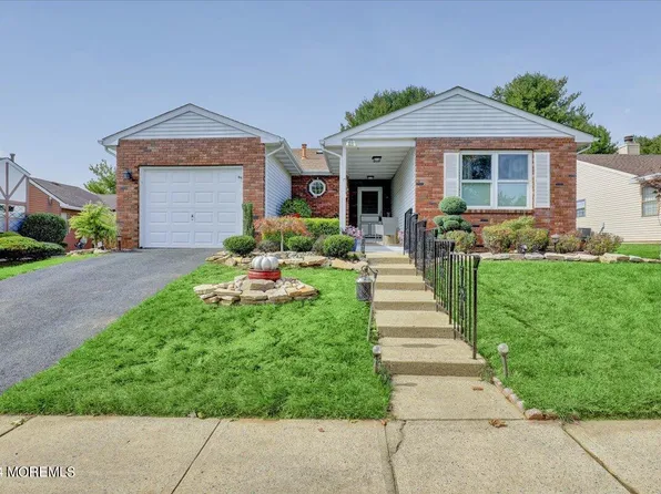 17 Bishop Court, Marlboro, NJ 07746