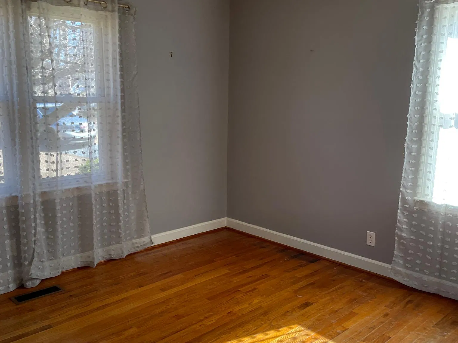 3 bed, 1.5 bath, 1360 sqft, $1,800 — Photo 4