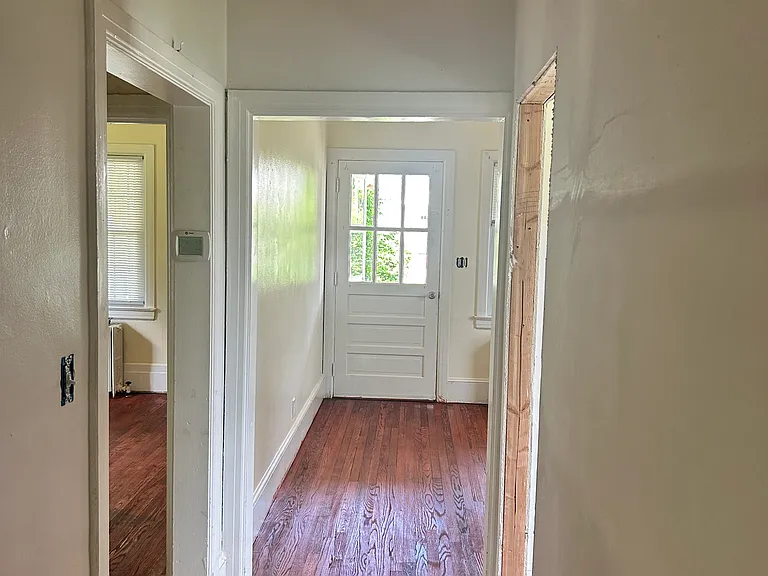 112 Gibson St — Photo 4